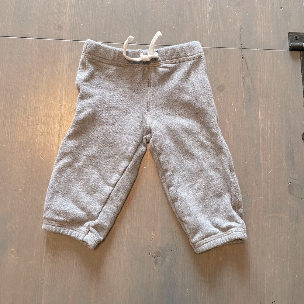 4/$15🌸 6M Gray Carter’s Sweatpants